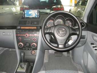 2005 Mazda Axela Pictures