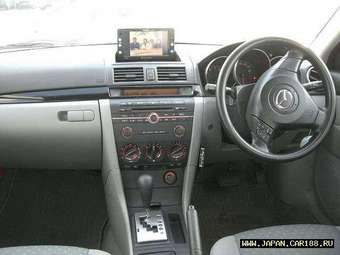 2005 Mazda Axela Pictures