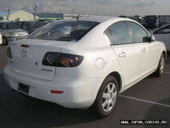 2005 Mazda Axela Pictures