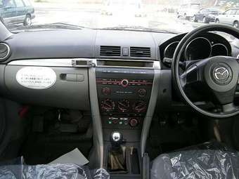 2005 Mazda Axela Pictures