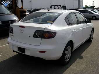 2005 Mazda Axela Pictures