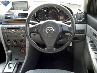 2005 Mazda Axela Pictures