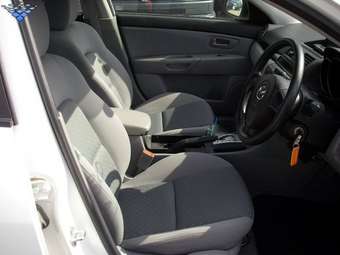 2005 Mazda Axela Pictures