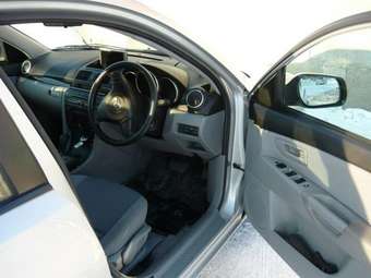 2005 Mazda Axela Photos