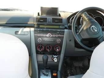 2005 Mazda Axela Photos