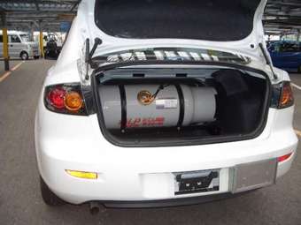 2005 Mazda Axela Pics