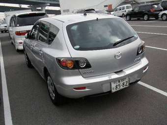 2005 Mazda Axela Pictures