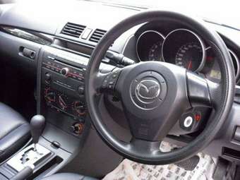 2005 Mazda Axela Images