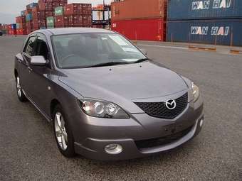 2005 Mazda Axela Photos