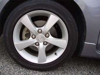 2005 Mazda Axela Pictures