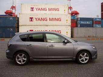 2005 Mazda Axela Pictures