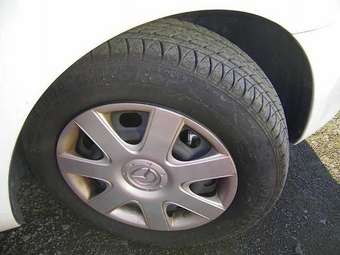 2005 Mazda Axela Pictures