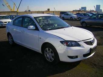 2005 Mazda Axela Photos