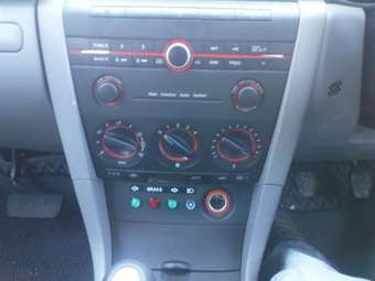 2005 Mazda Axela Pictures