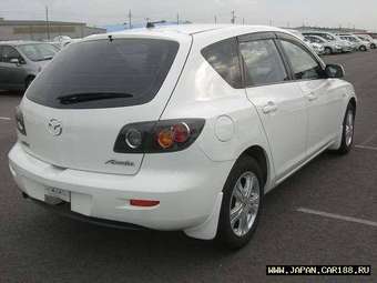 2005 Mazda Axela Photos