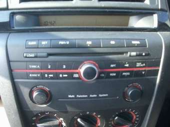 2005 Mazda Axela Images