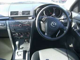 2005 Mazda Axela Pictures