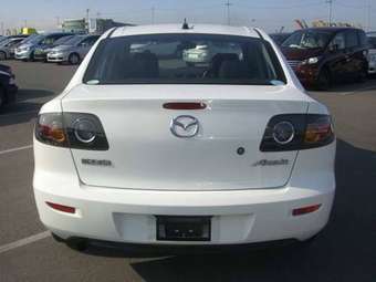 2005 Mazda Axela Pictures
