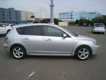 2005 Mazda Axela Pictures