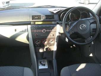 2005 Mazda Axela Photos