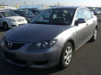 2005 Mazda Axela Pictures
