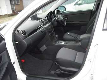 2005 Mazda Axela Pictures