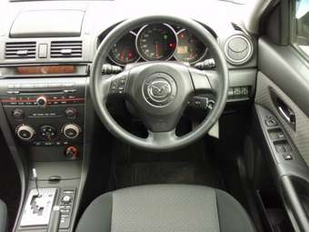 2005 Mazda Axela Pictures