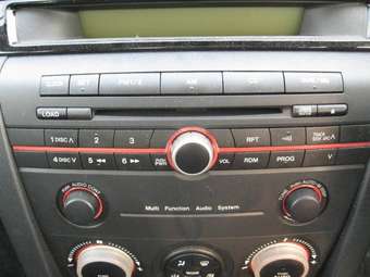 2005 Mazda Axela Photos