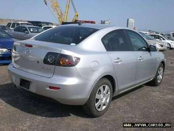 2005 Mazda Axela Pictures