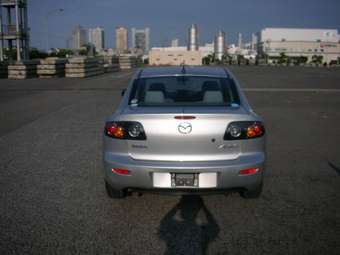 2005 Mazda Axela Pictures