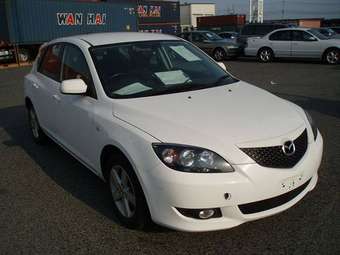 2005 Mazda Axela Pictures