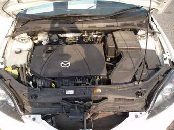 2005 Mazda Axela Photos