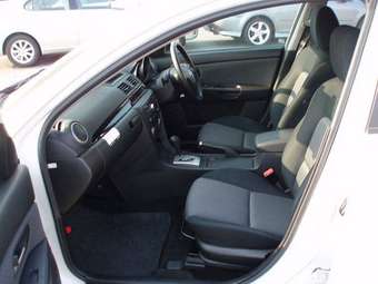 2005 Mazda Axela Images