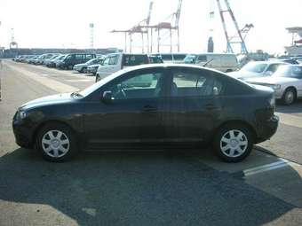 2005 Mazda Axela Pictures