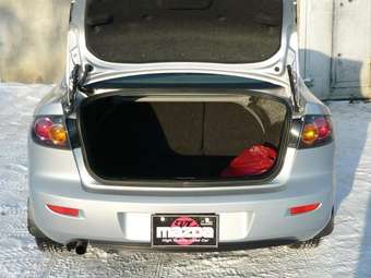 2005 Mazda Axela Pictures