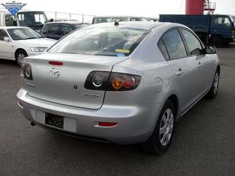 2005 Mazda Axela Pictures