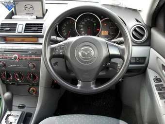 2005 Mazda Axela Pictures