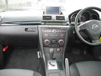 2005 Mazda Axela Photos