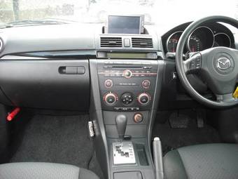 2005 Mazda Axela Photos