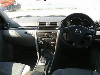 2005 Mazda Axela Images