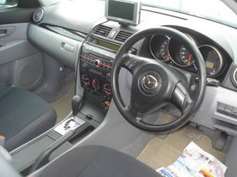 2005 Mazda Axela Photos