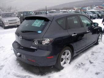 2005 Mazda Axela Pictures