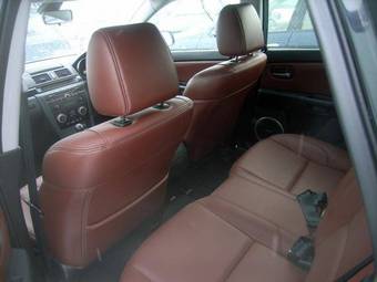 2005 Mazda Axela Photos
