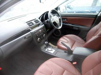 2005 Mazda Axela Photos