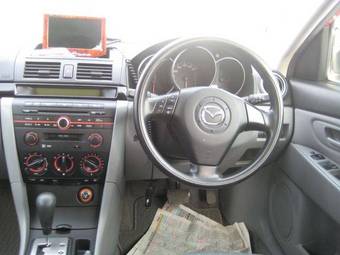 2005 Mazda Axela Pictures