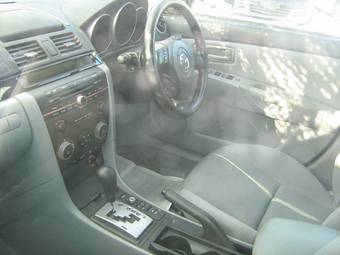 2005 Mazda Axela Photos