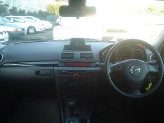2005 Mazda Axela Images