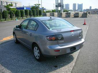 2005 Mazda Axela Pictures
