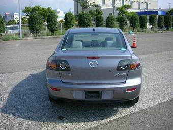 2005 Mazda Axela Pictures