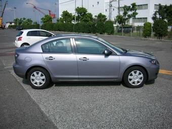 2005 Mazda Axela Photos